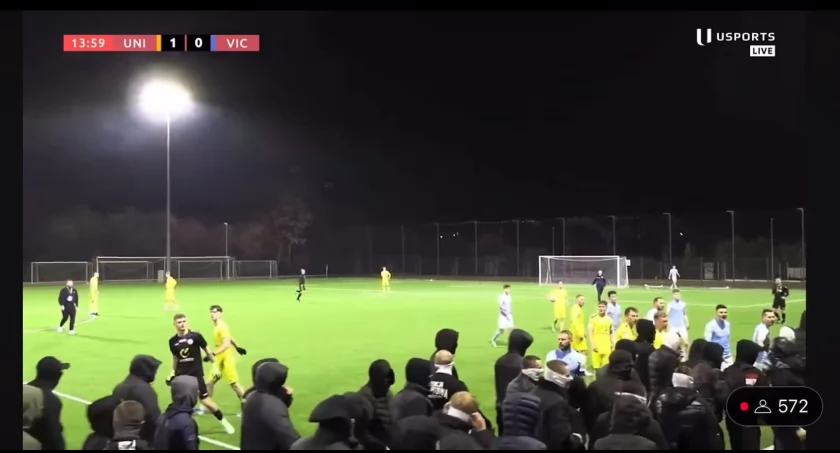 Kibice Legii na boisku! [VIDEO]