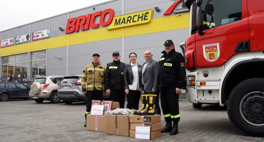 Strażacy ochotnicy z Konarzyc otrzymali nowe wyposażenie od Fundacji Muszkieterów