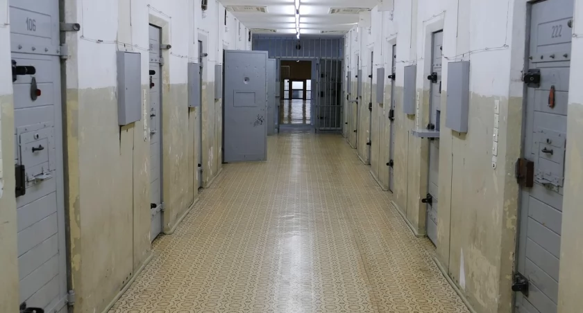 Handel narkotykami i nielegalna amunicja – areszt dla mieszkańca Łomży