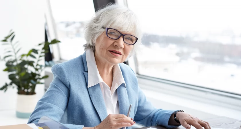 Seniorzy coraz chętniej pracują na emeryturze