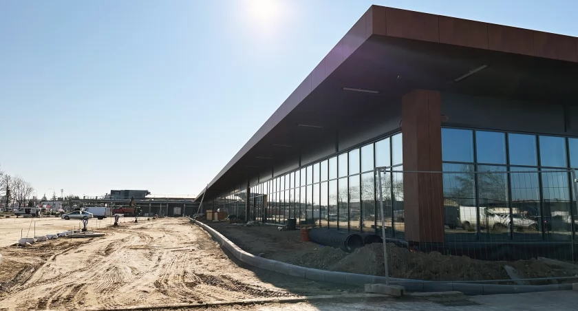 Duża inwestycja w Łomży! Auchan otwiera sklep, szukają pracowników [FOTO]