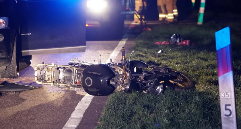 Wypadek BMW z motocyklistą. Dwie osoby w szpitalu [FOTO]