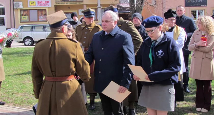 Jedwabne oddało hołd ofiarom Katynia i zaginionym na wschodzie [FOTO]