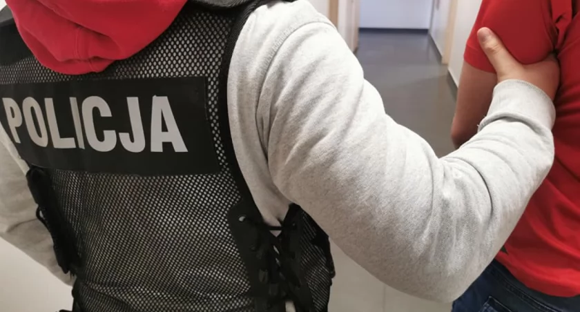 Piwnica nie okazała się bezpiecznym schronieniem. Dociekliwa policja znalazła 45-latka