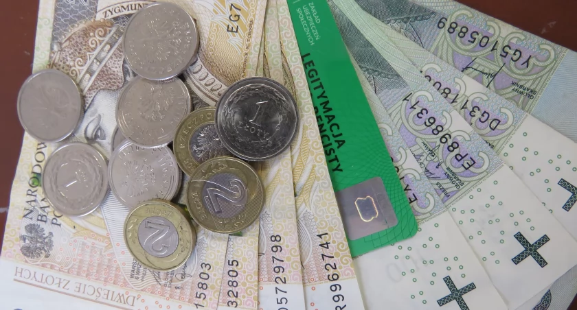 7 mln osób otrzyma trzynaste emerytury przed Wielkanocą