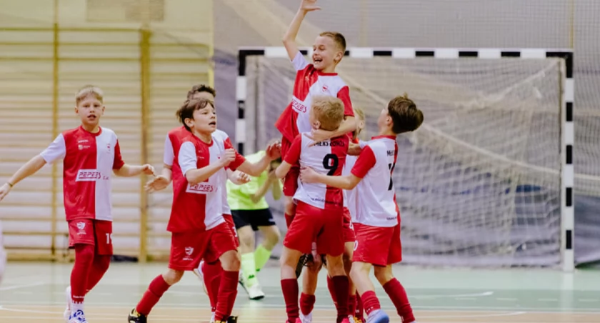 Młodzieżowy ŁKS zaprasza na bezpłatne zajęcia piłkarskie