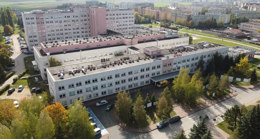 Skończą się problemy kierowców z parkowaniem przy łomżyńskim szpitalu. Remont coraz bliżej