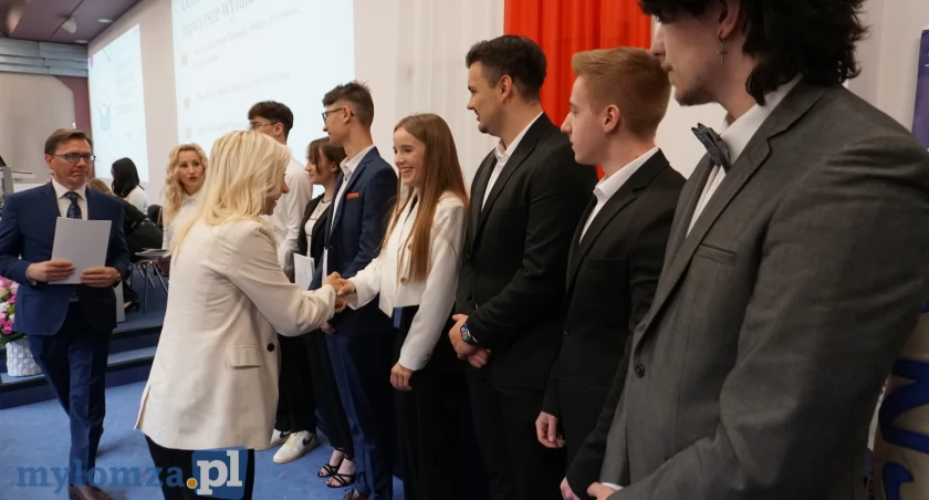 Maturzyści ZSA Międzynarodowej Akademii Nauk Stosowanych pożegnali szkołę [FOTO]