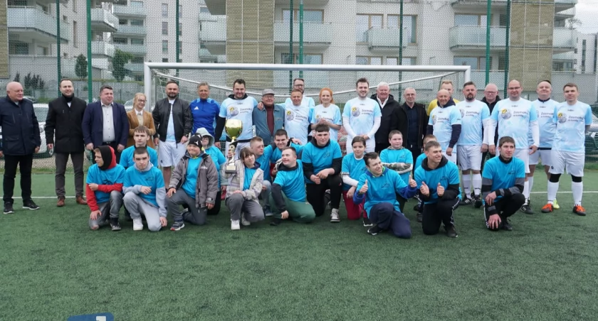 Zawodnicy Zespołu Szkół Specjalnych zwycięscy w starciu z Urzędem Miejskim [FOTO i VIDEO]