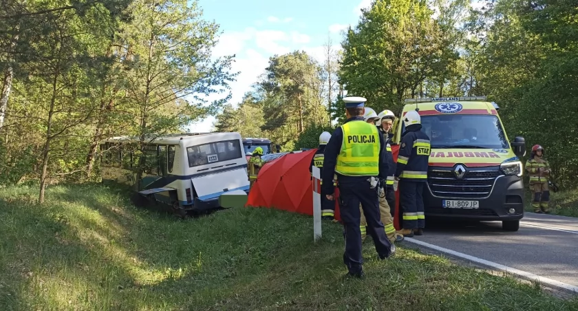 Zmarł kierowca szkolnego autobusu, który dziś miał wypadek na drodze wojewódzkiej nr 671