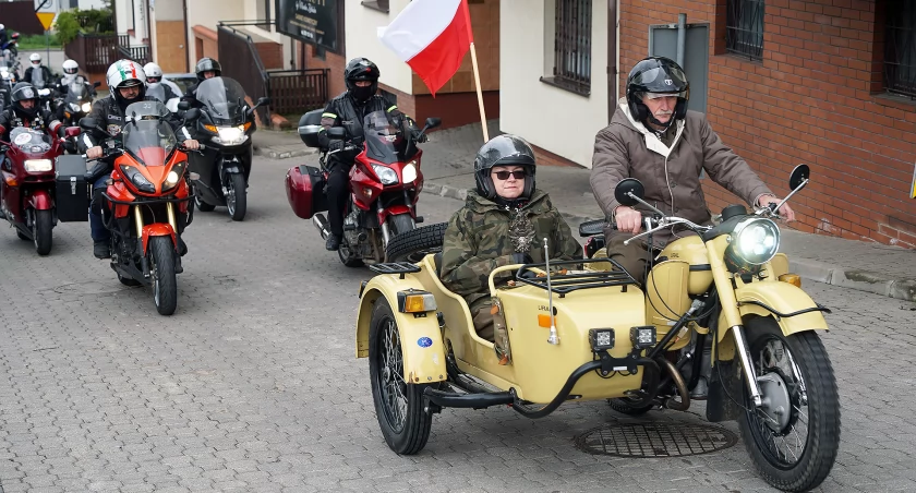 Motocykliści z relikwiami św. Andrzeja Boboli przejechali przez Łomżę [FOTO]