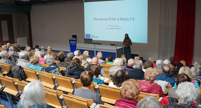 Studenci Złotego Wieku Międzynarodowej Akademii Nauk Stosowanych z Grecji i Portugalii na wykład o UE [VIDEO i FOTO]