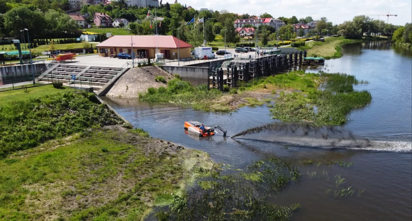 Łomża pogłębia wejście do portu. Prace potrwają do końca tygodnia [VIDEO]