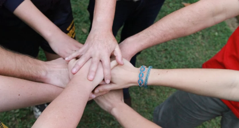 Jak team building wpływa na efektywność zespołu?