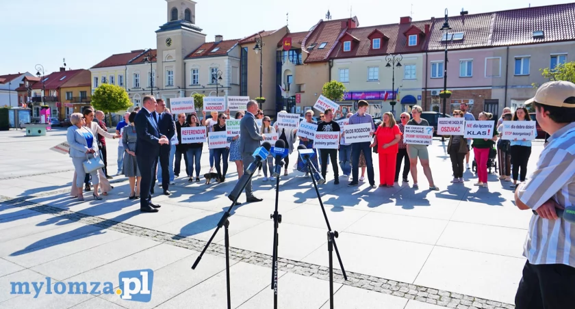Władze uspokajają, rodzice protestują [VIDEO]