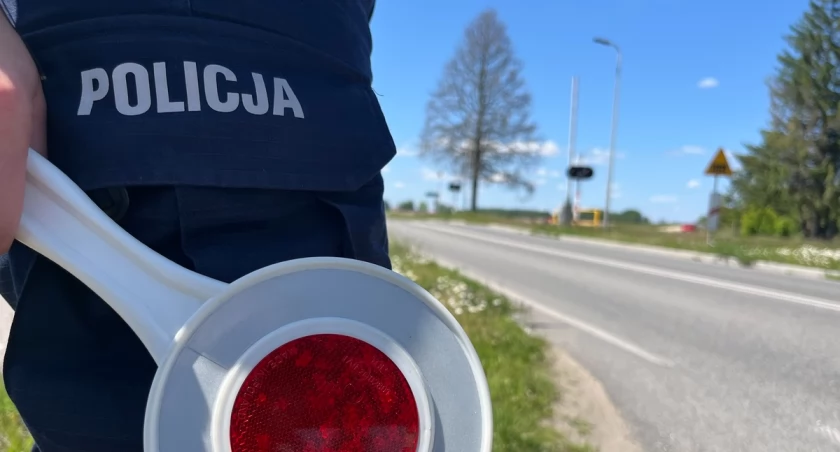 Pędził ponad 120 w terenie zabudowanym. Teraz odpocznie od kierowania