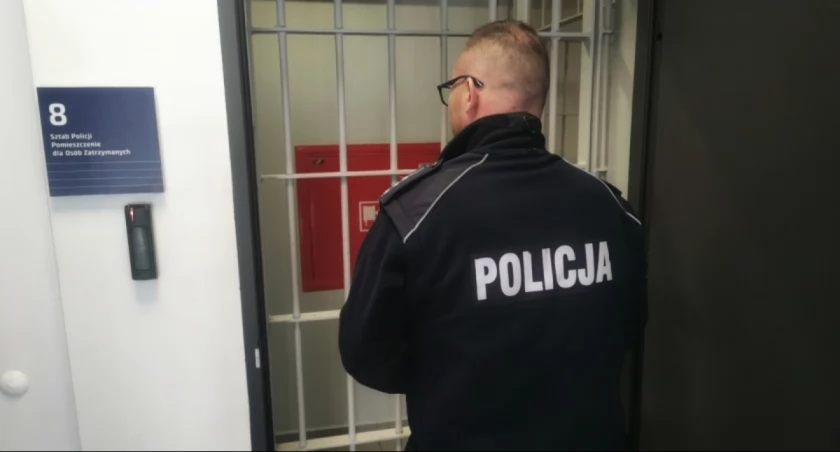 32 zarzuty za używanie karty współlokatora 