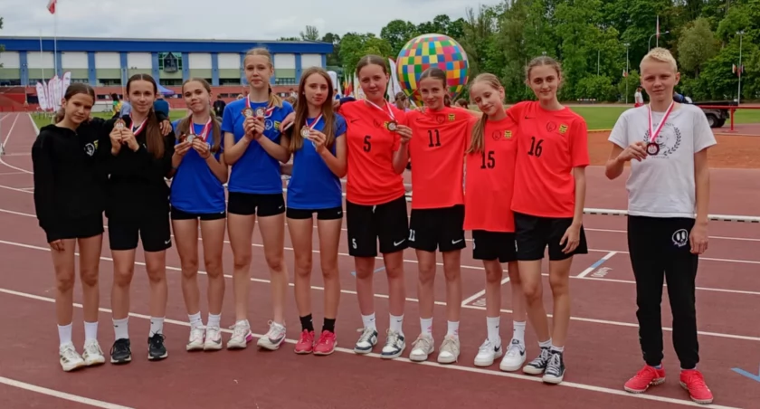 Znakomity występ uczniów z Piątnicy! Ekipa Zabielskiego triumfuje w finale wojewódzkim [FOTO]