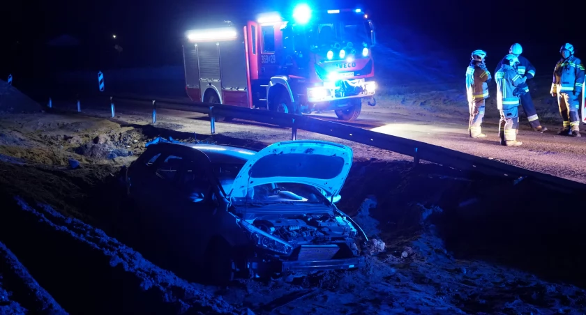Wypadek w Śniadowie! Kierowca wjechał na niedostępny fragment drogi [FOTO]