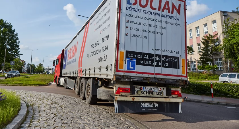 Egzaminy na TIR-ach w centrum Łomży? Eksperci alarmują