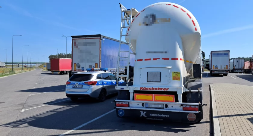 Z ziemi włoskiej do Polski, ale z promilami. Zatrzymani pod Łomżą