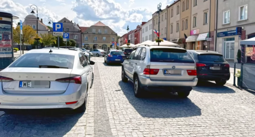 Konsultacje społeczne w sprawie strefy płatnego parkowania w Łomży – rusza proces dialogu z mieszkańcami