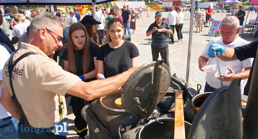 Disco-polo, grochówka i grill: Sąsiedzki piknik w Łomży [FOTO]