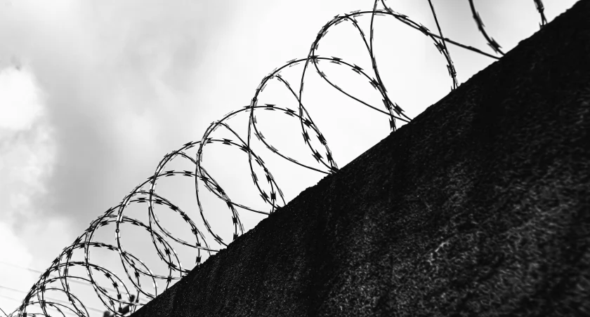 Mieszkaniec gminy Rutki podejrzany o brutalne zamordowanie matki