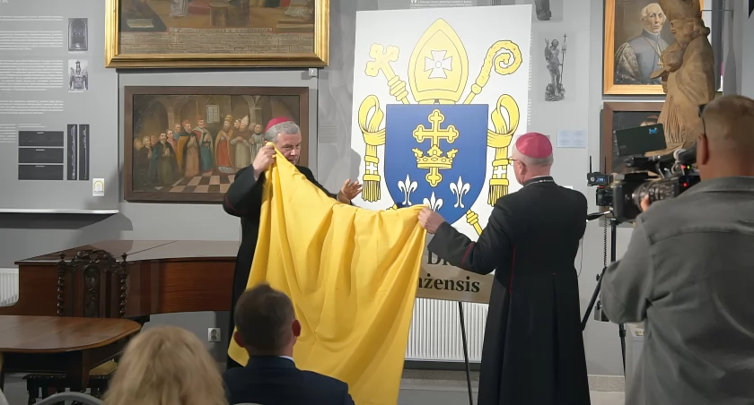 Tak wygląda nowy herb Diecezji Łomżyńskiej! [FOTO]