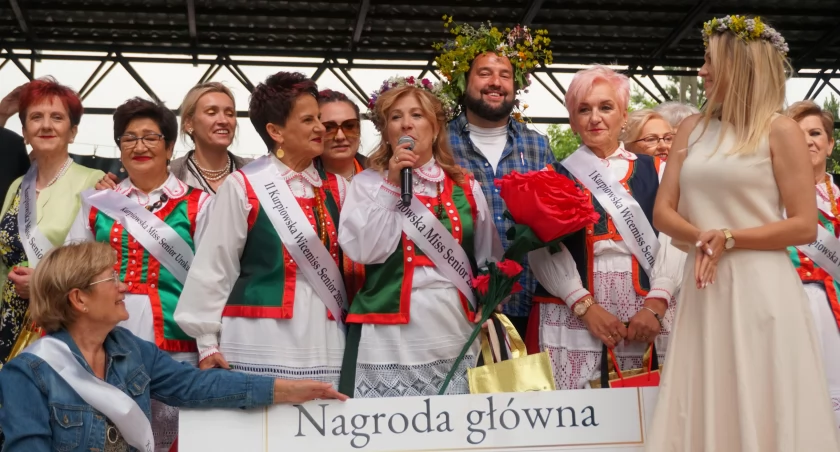 Korona, folklor i radość życia – wybrano Kurpiowską Miss Senior 2025! [FOTO]
