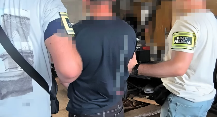 Zatrzymany w Mątwicy: pornografia dziecięca, narkotyki, broń i materiały wybuchowe. Śledztwo się rozwija [VIDEO i FOTO]