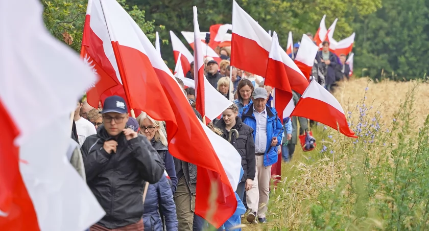 Marsz pamięci dla ofiar niemieckiego totalitaryzmu oddał hołd pomordowanym w lesie przestrzelskim