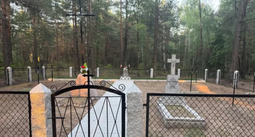 Zabytkowy cmentarz w Czartorii znów godnie upamiętnia poległych [FOTO]