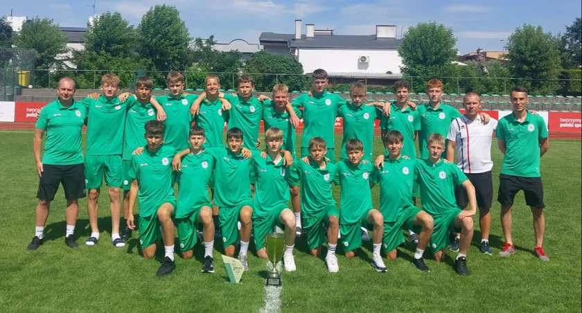 Szymon Nikonowicz wraz z kadrą tuż za podium