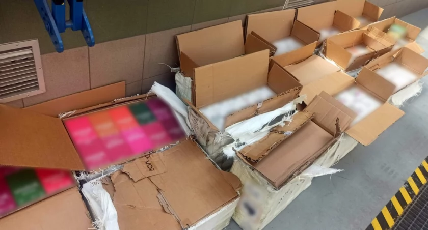 Łomżyńska KAS zabezpieczyła niemal trzy tysiące nielegalnych e-papierosów [FOTO]