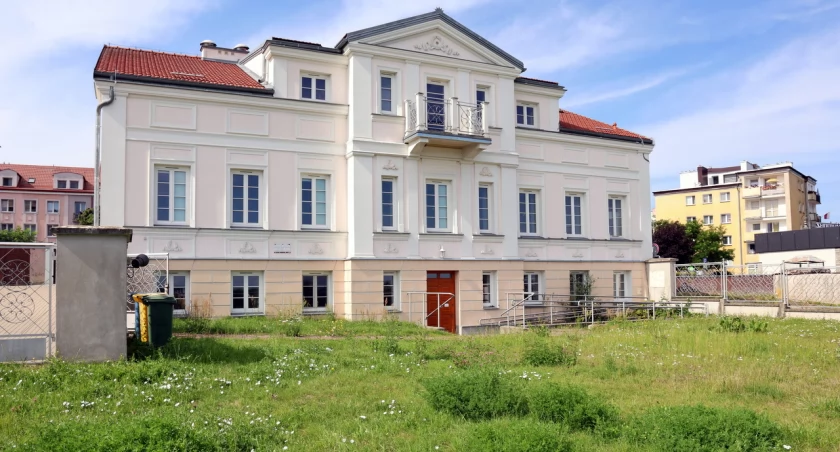 Śluby w sercu Łomży z widokiem na Narew. Nowe życie Domku Pastora