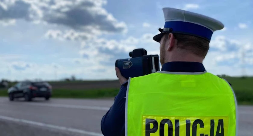 Jechała ponad setką w terenie zabudowanym. Teraz odpocznie od kierowania