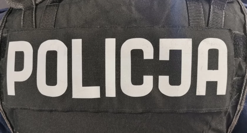 Podając się za Najwyższą Izbę Kontroli zniszczył godło Polski