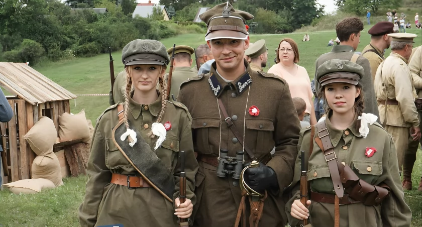 Historia, która porusza – setki osób na inscenizacji bitwy pod Łomżą [VIDEO i FOTO]