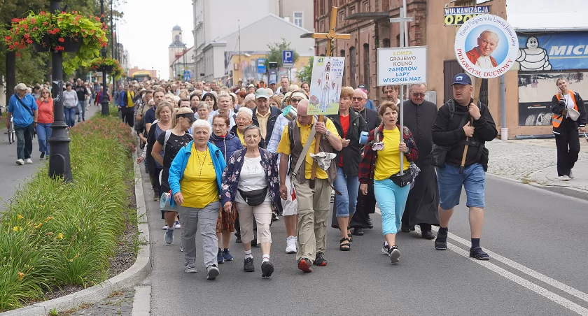 Pątnicy wyruszyli na szlak. Rozpoczęła się 41. Piesza Pielgrzymka Łomżyńska na Jasną Górę [FOTO i VIDEO]