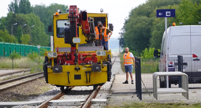 Niedługo pociągi zawitają do Łomży. Kolejarze już edukują kierowców [FOTO i VIDEO]
