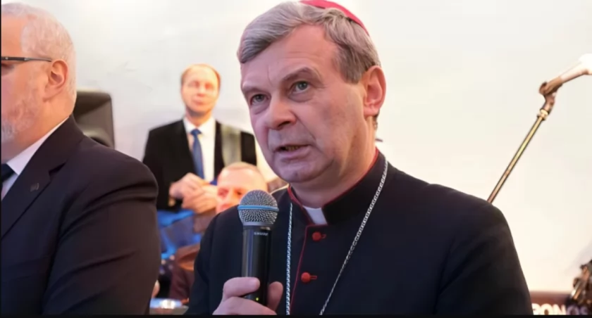 Bp Bronakowski wzywa: Zrezygnuj z alkoholu w sierpniu