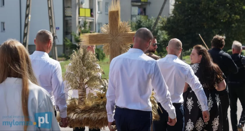 Wdzięczność za plony i 100 lat diecezji – wyjątkowe wydarzenie w Małym Płocku