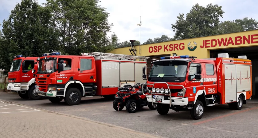 Zasłabł w parku – strażacy z Jedwabnego przywrócili mu życie