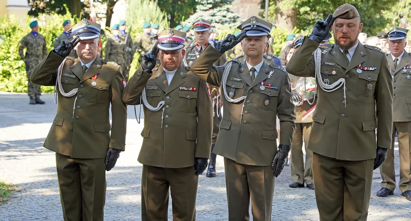 Hołd dla bohaterów sprzed 105 lat. Łomża uczciła Święto Wojska Polskiego [FOTO]