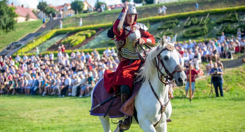Historyczne widowisko w Łomży. Za nami I Ogólnopolski Turniej Husarski [FOTO]