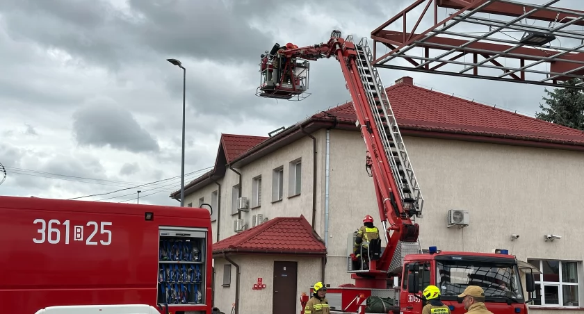 Pożar w MPK. Pracownicy ewakuowani, na miejscu pracują strażacy [FOTO]