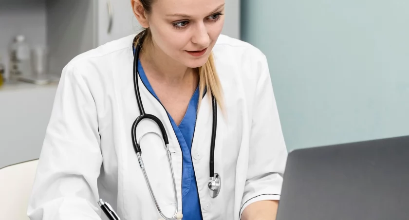 Nie informuj byłego pracodawcy o zwolnieniu lekarskim