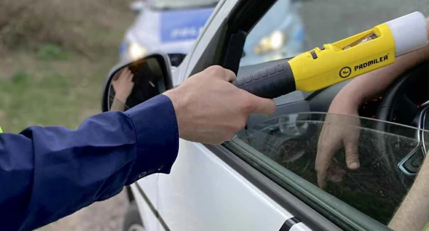 Ucieczka w łąkę nie pomogła. 45-latek był kompletnie pijany
