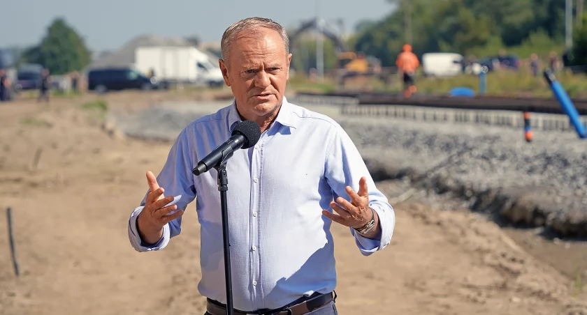 Donald Tusk w Łomży: inwestycje kolejowe przyspieszają [VIDEO i FOTO]